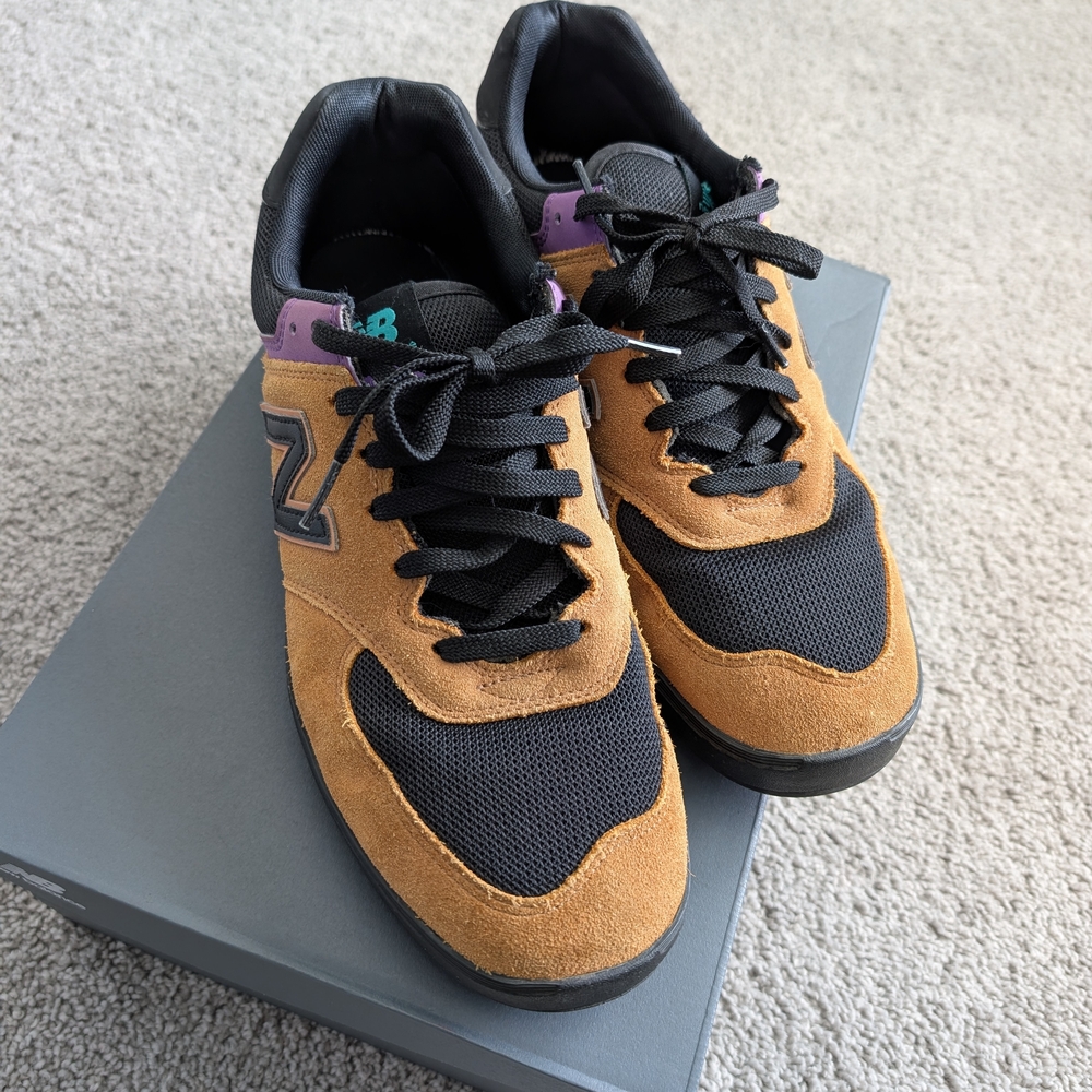 New Balance Black and Tan Suede Sneakers Wide 2E Men Size 12